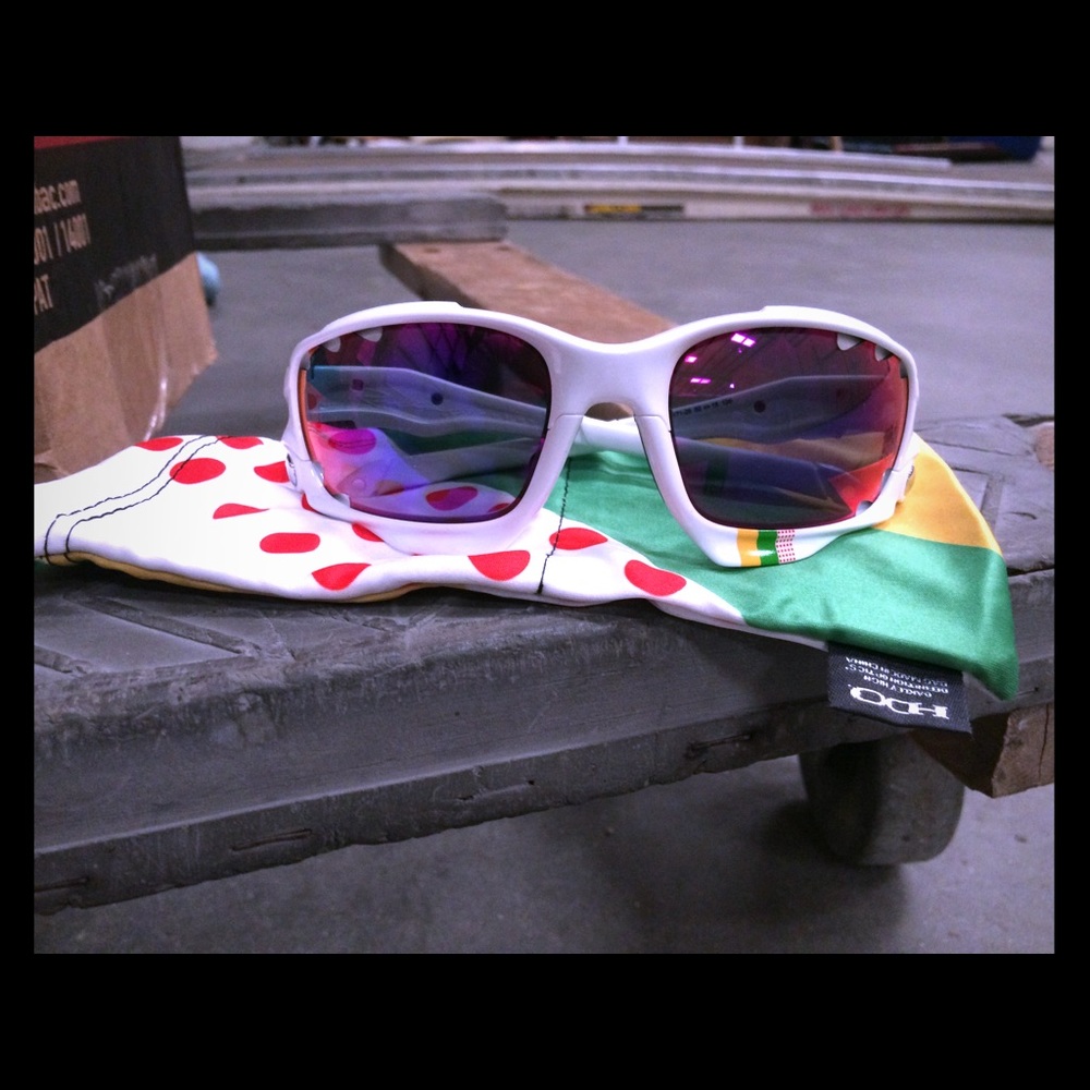 Oakley sunglasses “unisex”